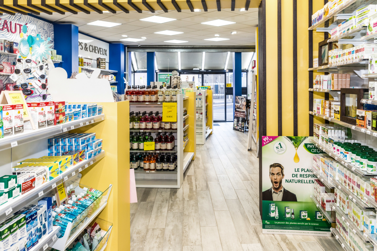 Agencement de pharmacie, commerce, magasin PHARMACIE DE L'ORB 34500 BEZIER Agencement de pharmacie, commerce, magasin PHARMACIE DE L'ORB 34500 BEZIER