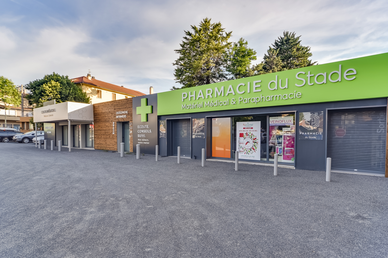 Agencement de pharmacie, commerce, magasin PHARMACIE DU STADE 12 100 MILLAU Agencement de pharmacie, commerce, magasin PHARMACIE DU STADE 12 100 MILLAU